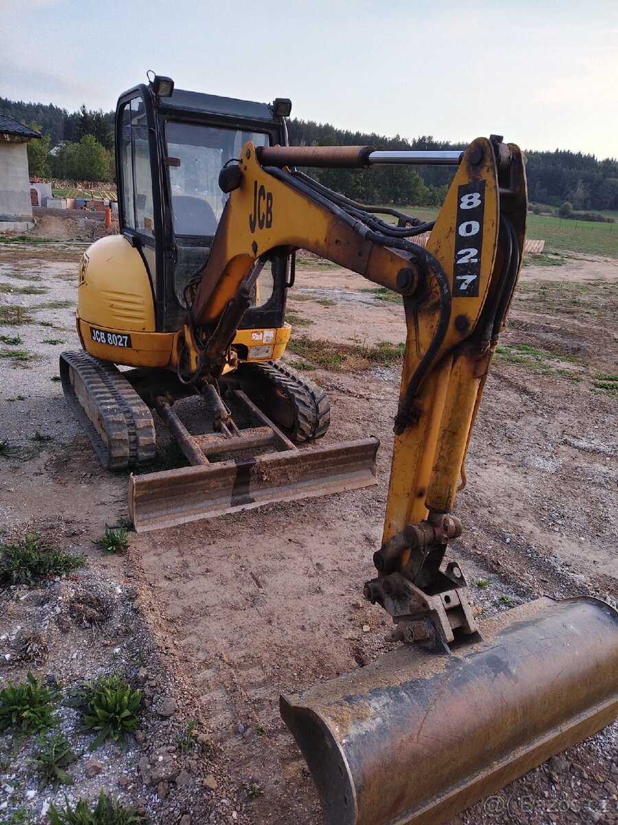 JCB 8027 - 3