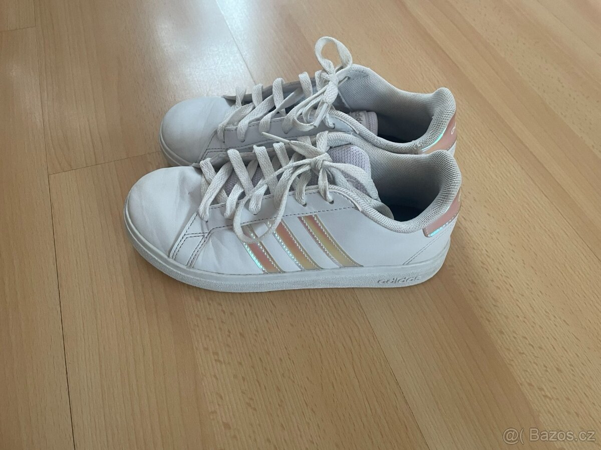 Tenisky Adidas bílé vel. 35 - 3