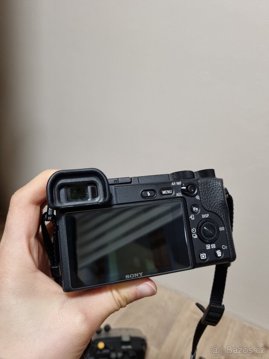 Sony a6400 + 16-50mm f/3.5-5.6 + voděodolné pouzdro - 3