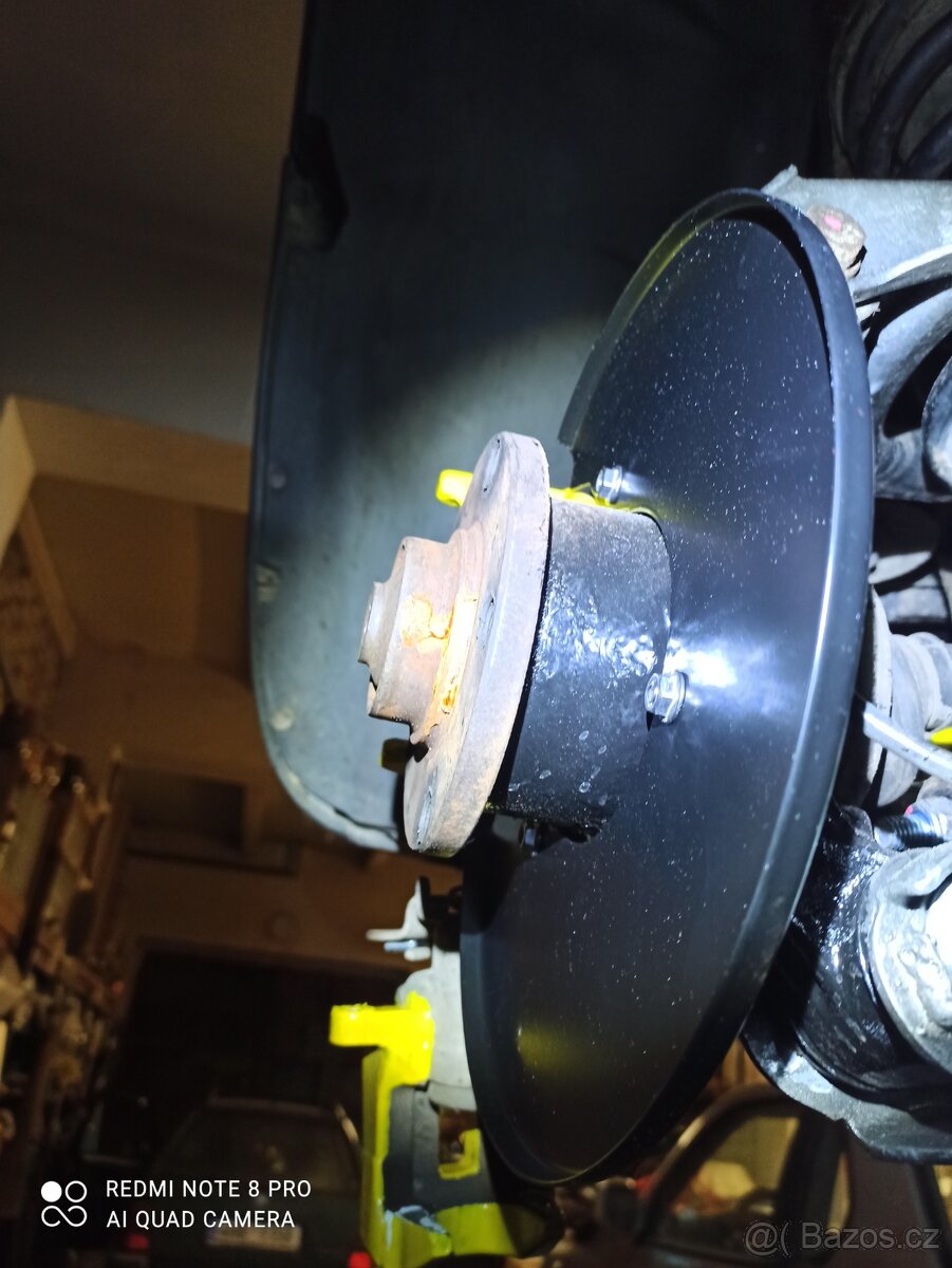 Nové prachové kryty / brzdové štíty Audi A6 Passat B5 - 3