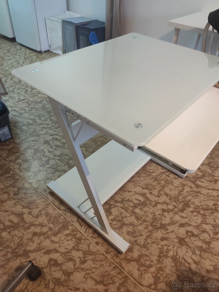 Počítačový stůl - 3