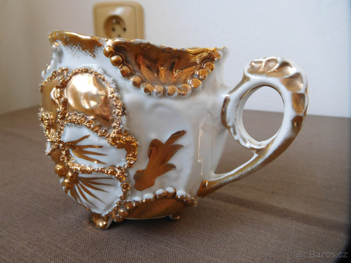 SECESNÍ PLASTICKÝ HRNEK - 3