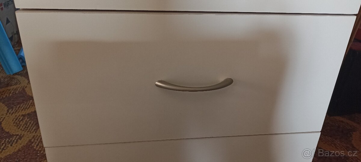 Malý stolek / přebalovací pult se šuplíky - 3