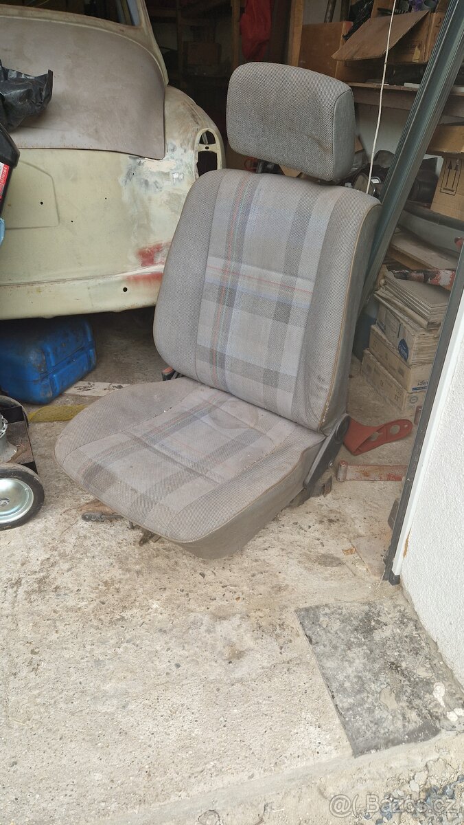 Prodám řidičova sedačka VW GOLF 2 - 3