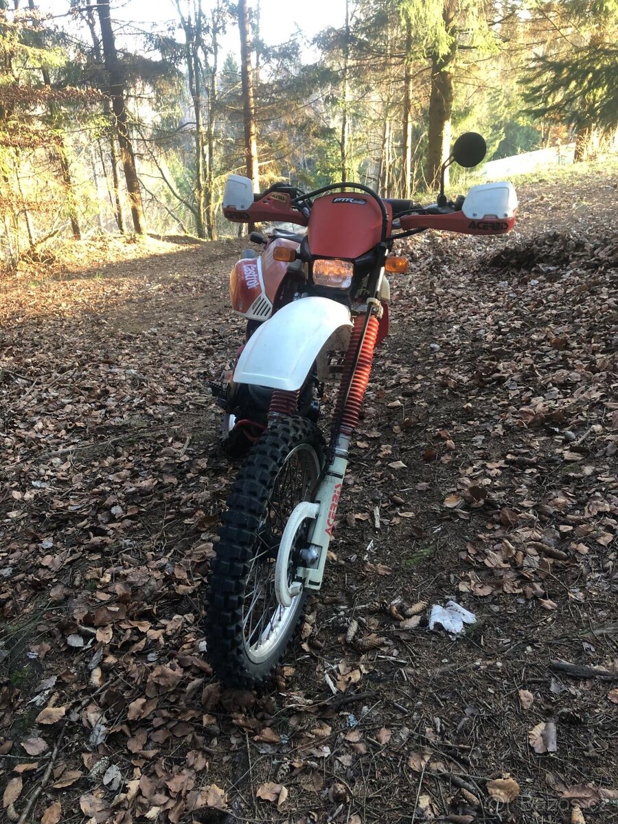 Prodám Yamaha TT 350 r.v. 1989