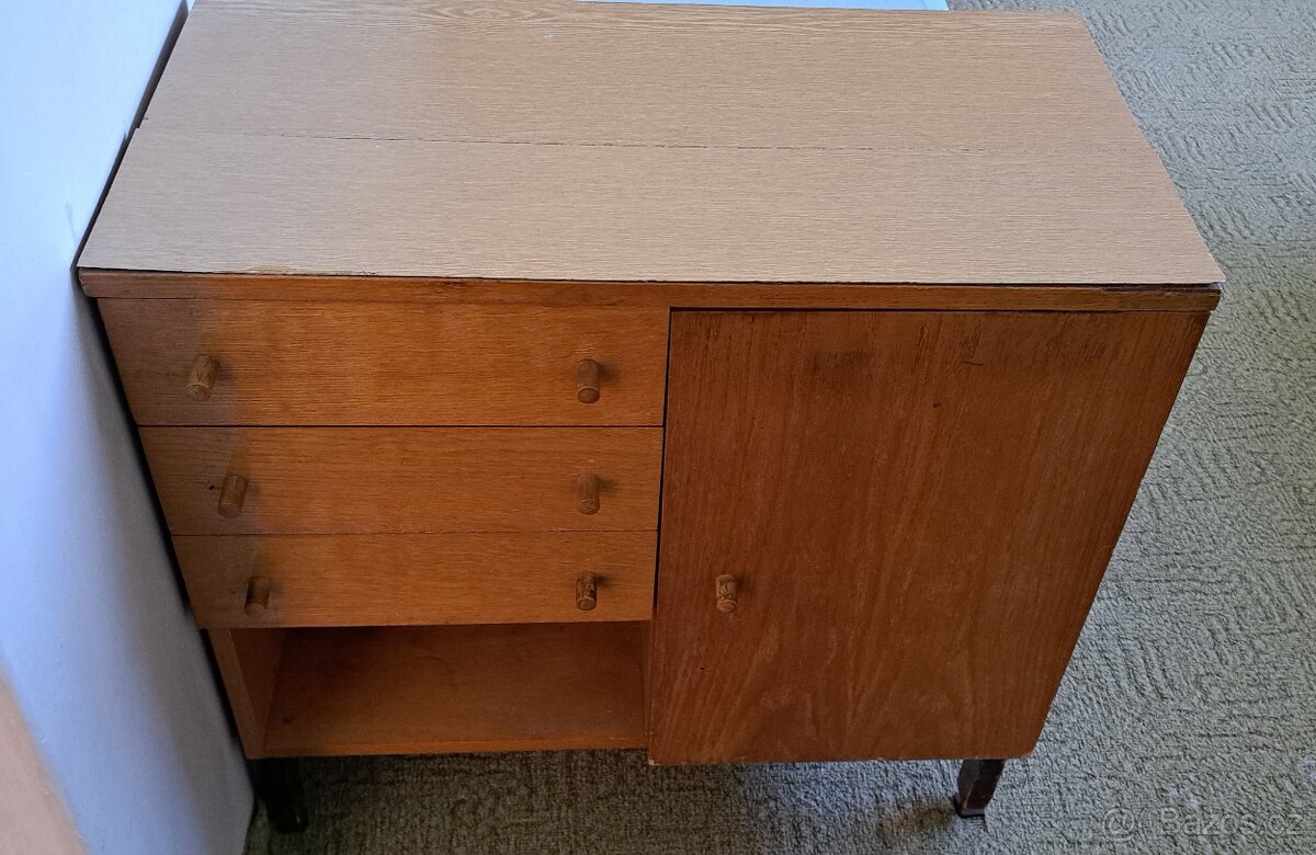 Dřevěná skříňka masiv - 3