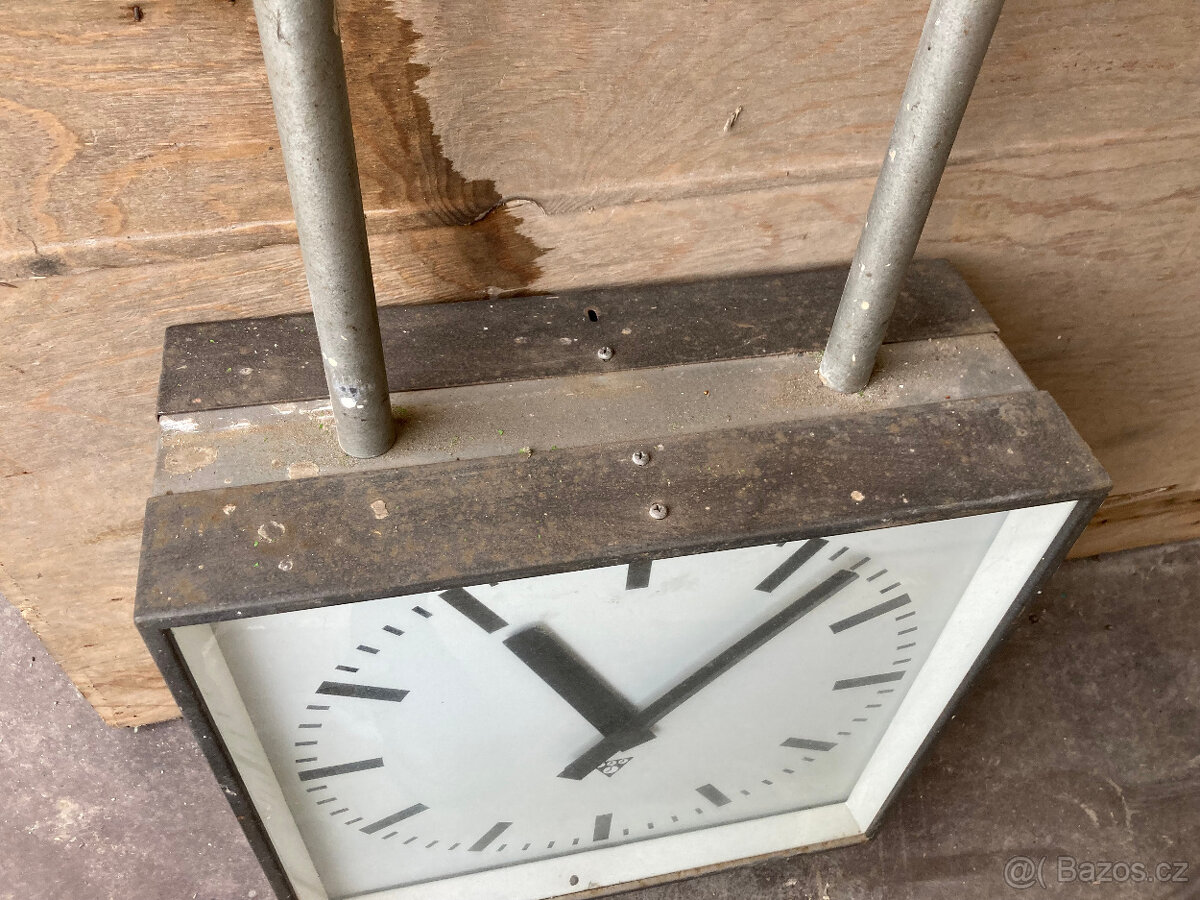 Hodiny PRAGOTRON oboustranné 2.000 kč - 3