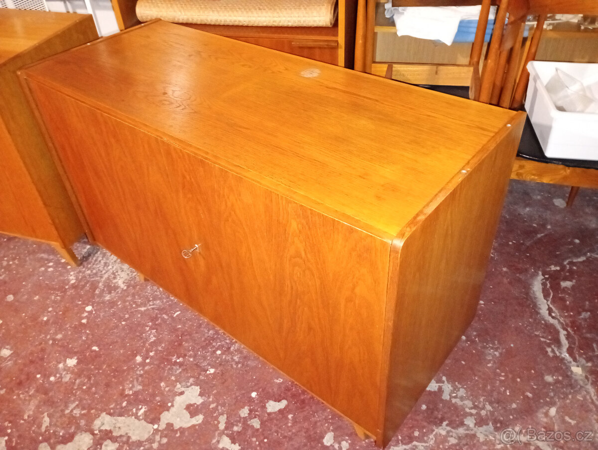 Komoda Jiroutek,dvířka,3ks - 3