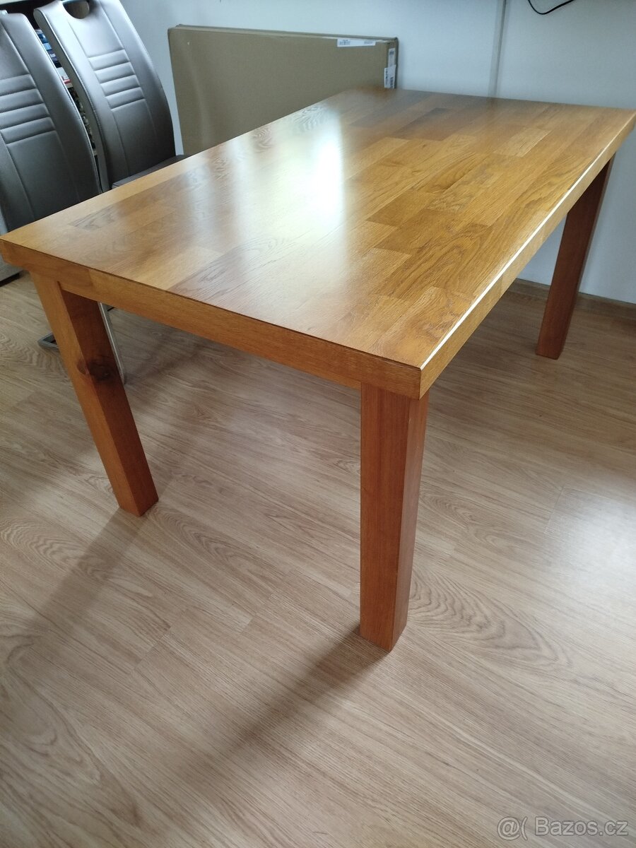 Dřevěný jídelní stůl - 3