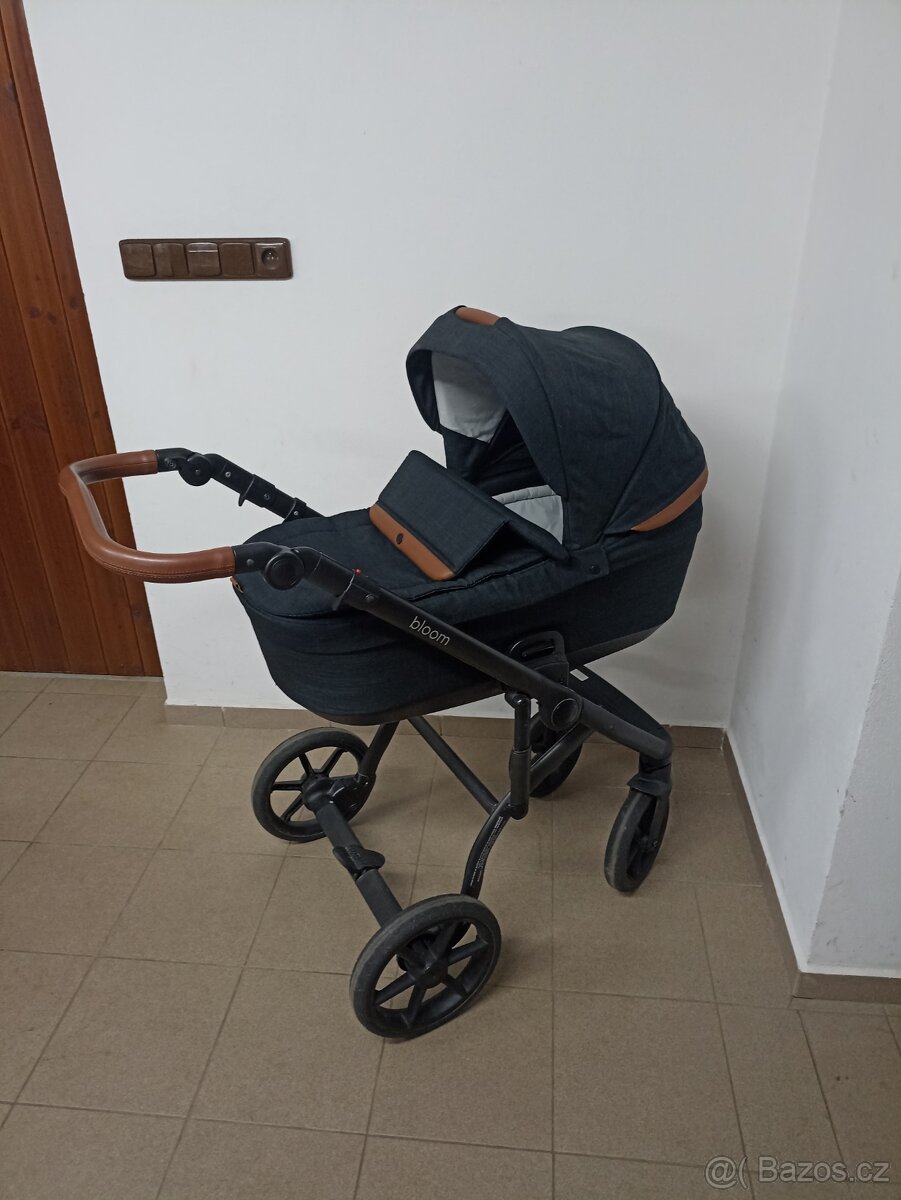 Kočárek Roman Bloom Night - 3