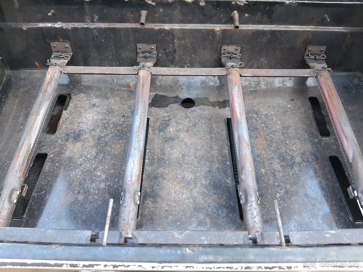 Zahradní gril CharBroil - 3