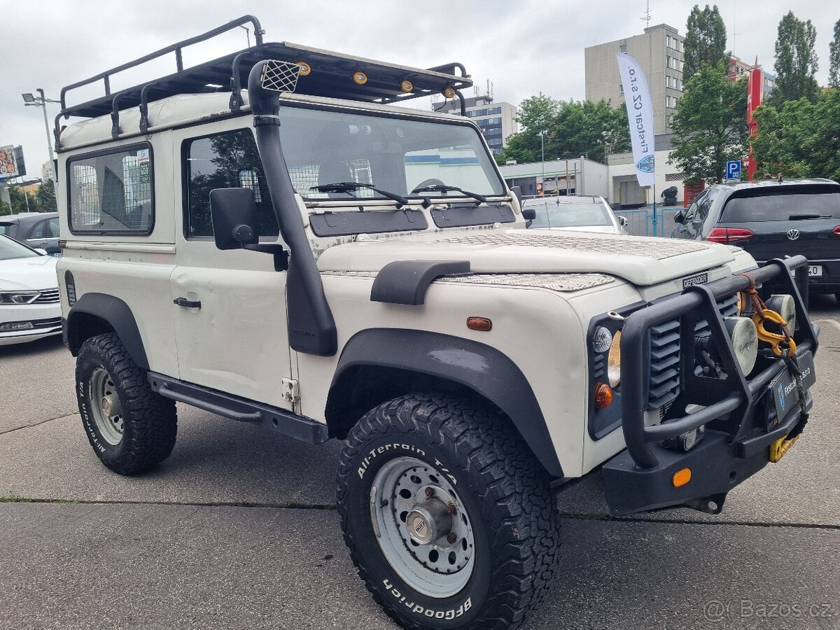 Land Rover Defender 90 TD5 2002/90KW/ČR/2MAJ