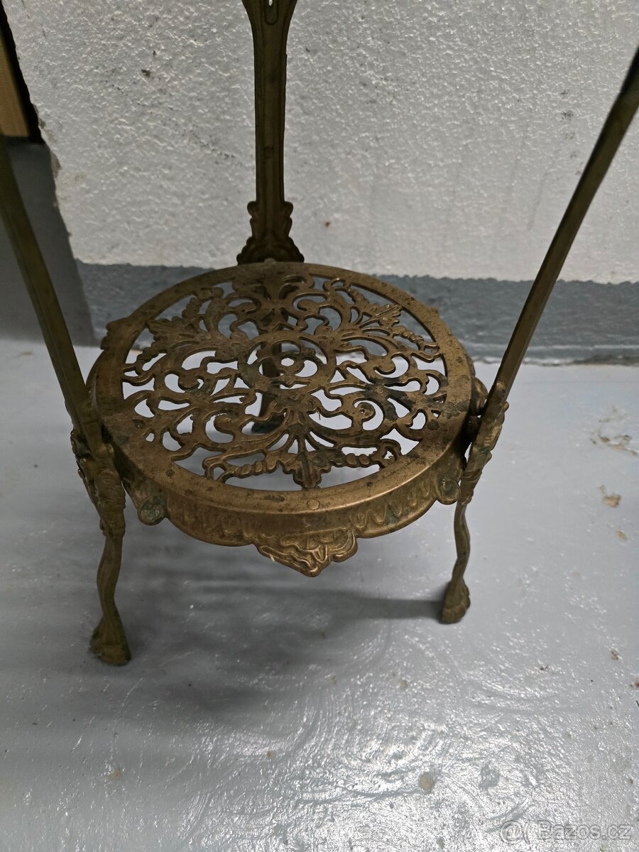 KRASNA STAROŽITNÝ MOSAZNY KVĚTINOVÝ STOLEK - 3