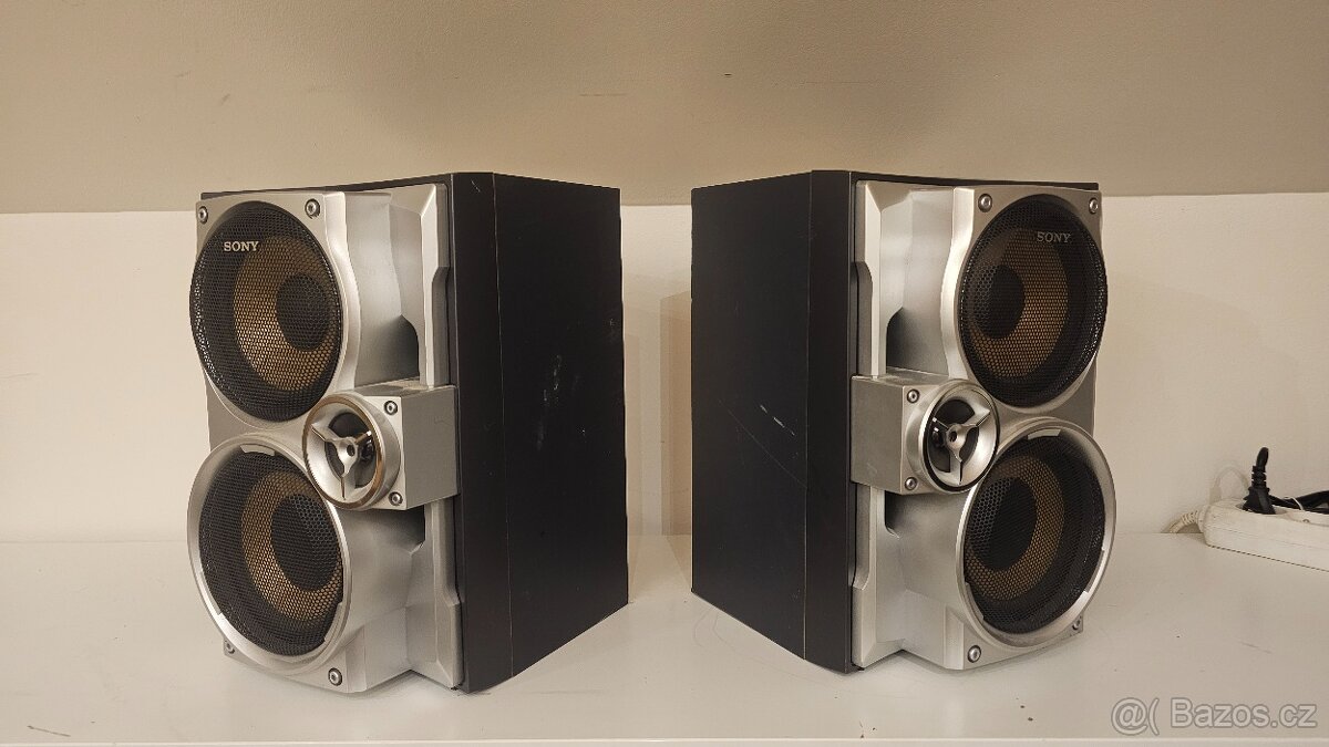 Kvalitní repro v dřevěné ozvučnici SONY - 3