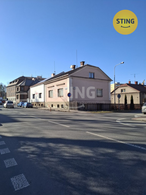 Pronájem komerčních prostor v RD o výměře 258 m2 v Č, 132007 - 3