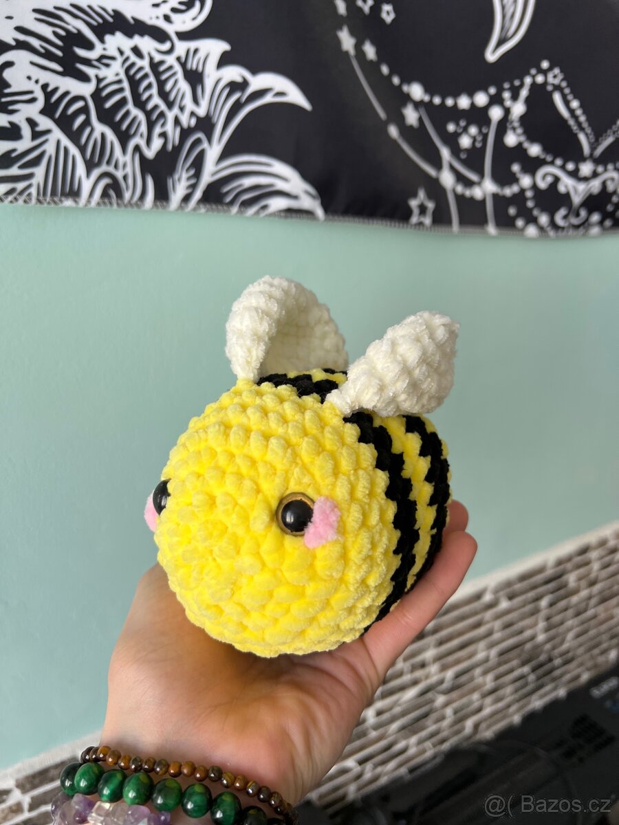 Háčkovaná včelička 🐝 - 3