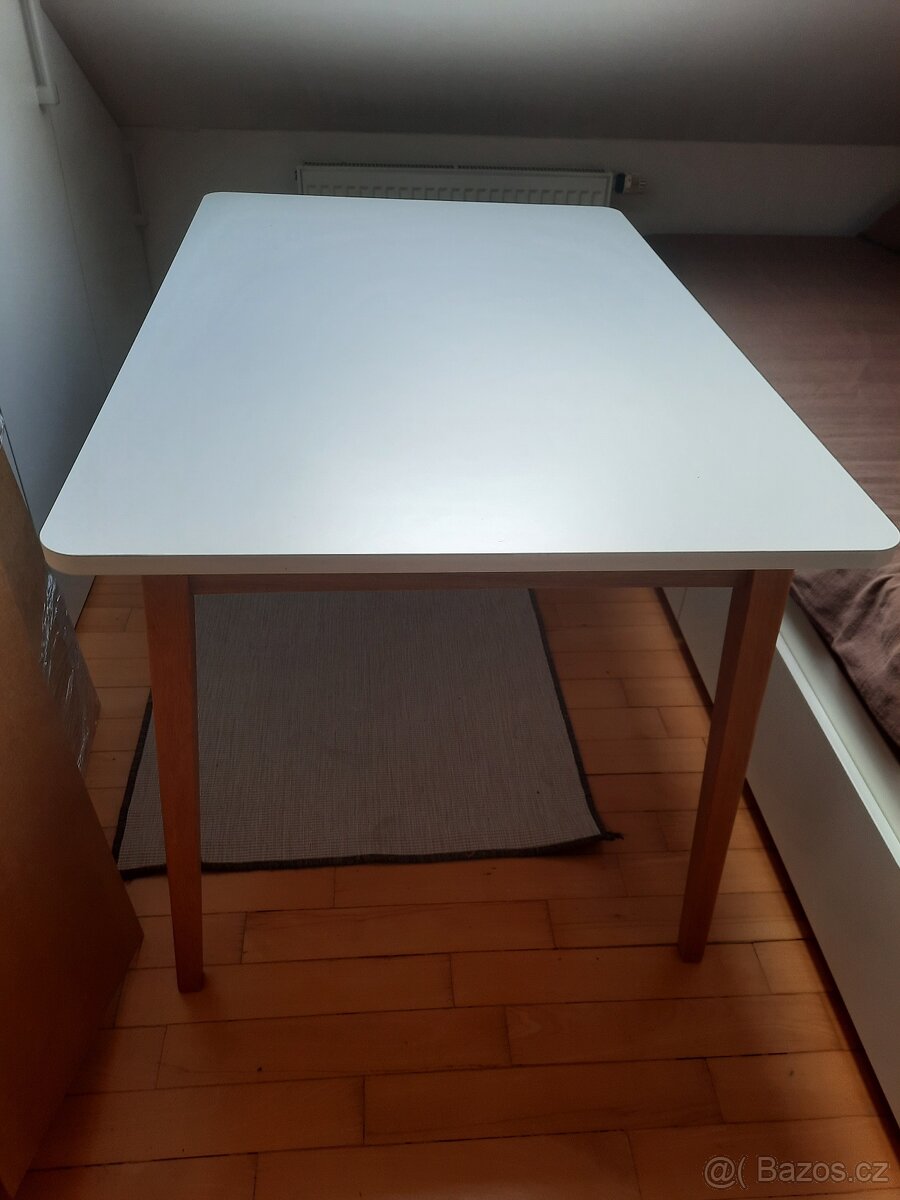 Elegantní jídelní stůl - 3