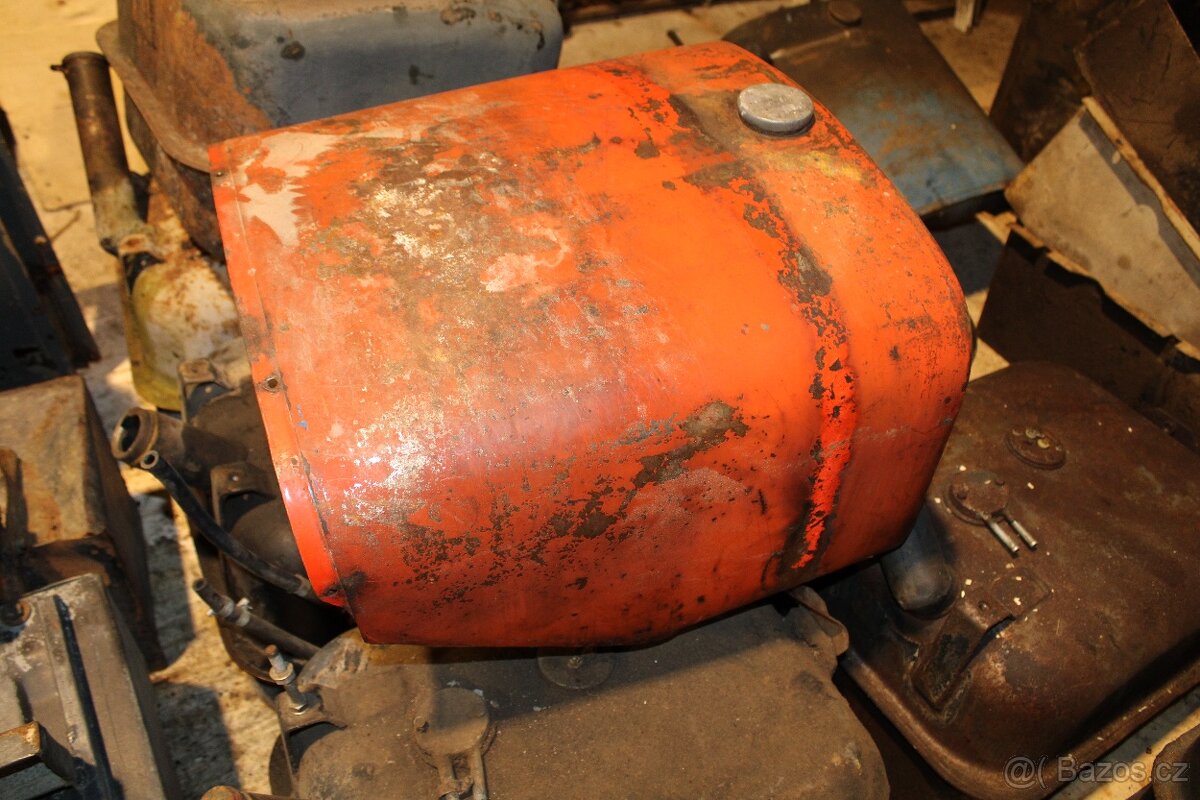 Zetor uř1 nádrž 6911 7211 7711 - 3
