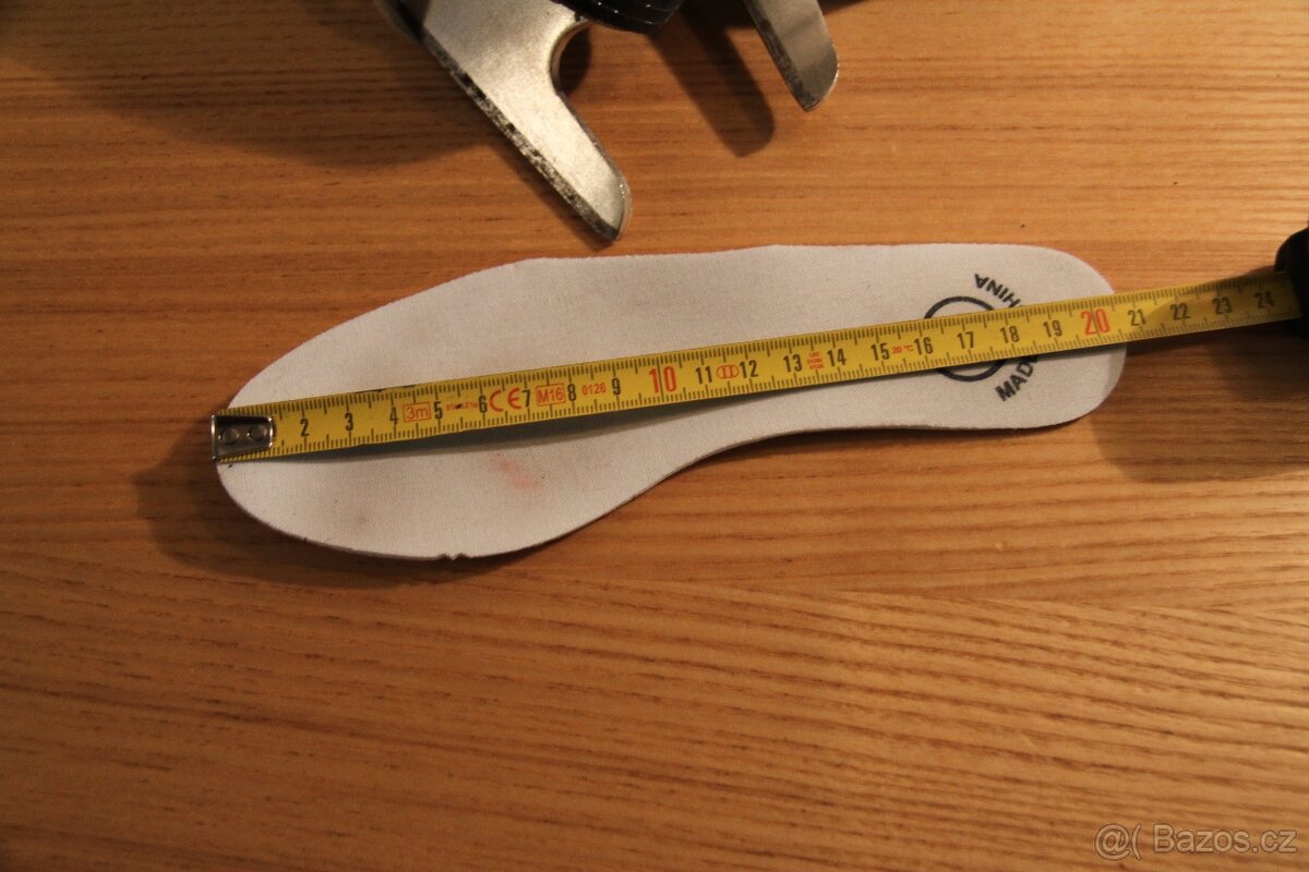 Kožené brusle zavazovací vel. 32, stélka 20,5cm - 3