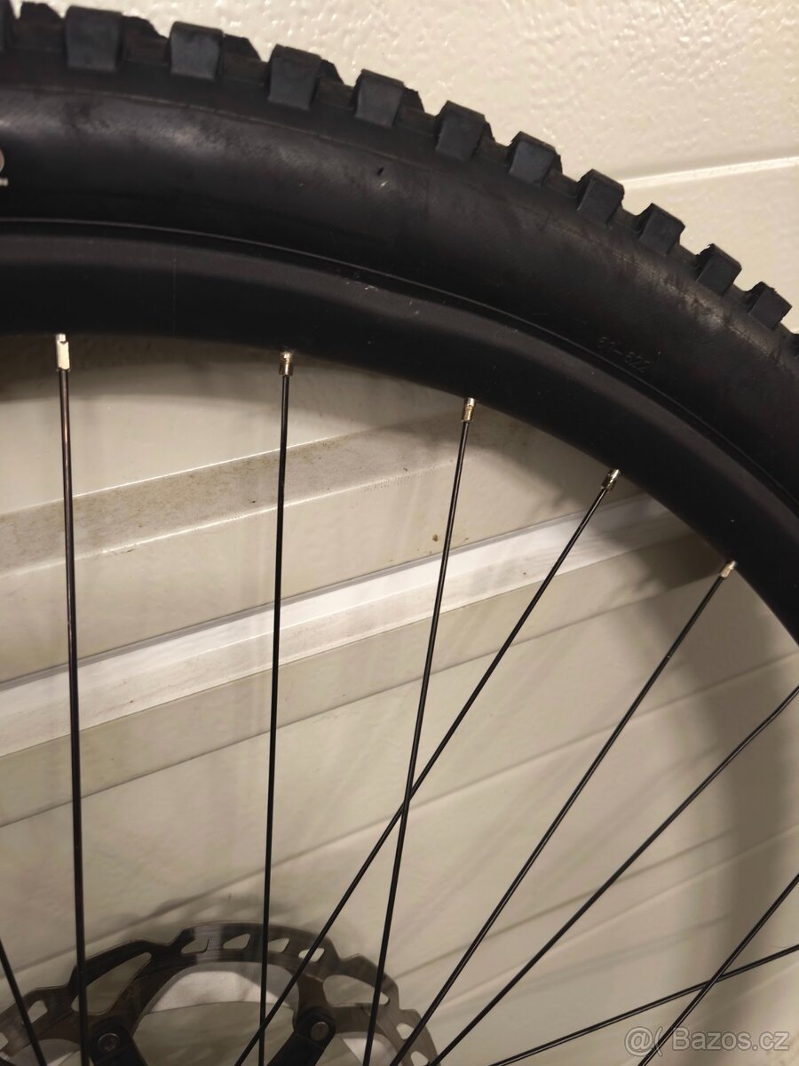 Prodám kompletní zadní kolo Syncros - 3