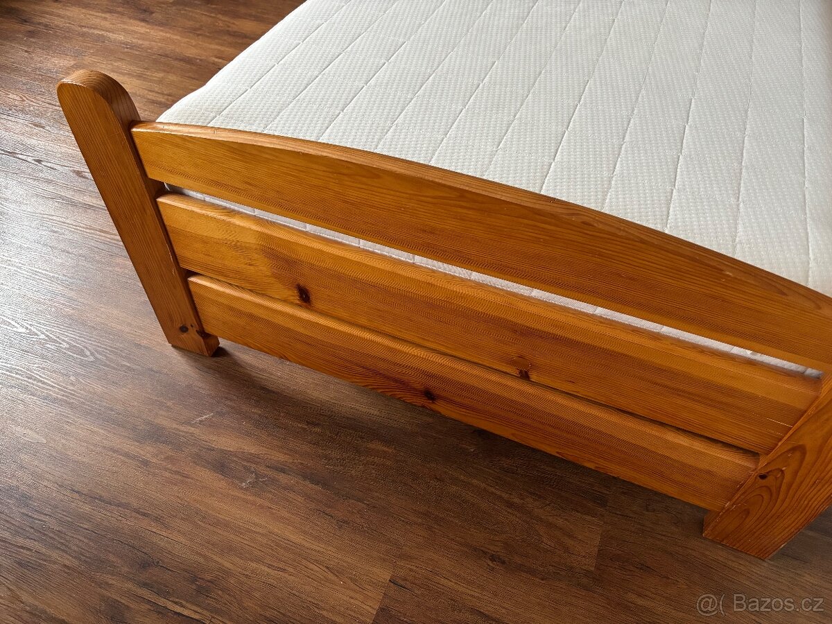 Masivní postel včetně roštu a matrace - 3