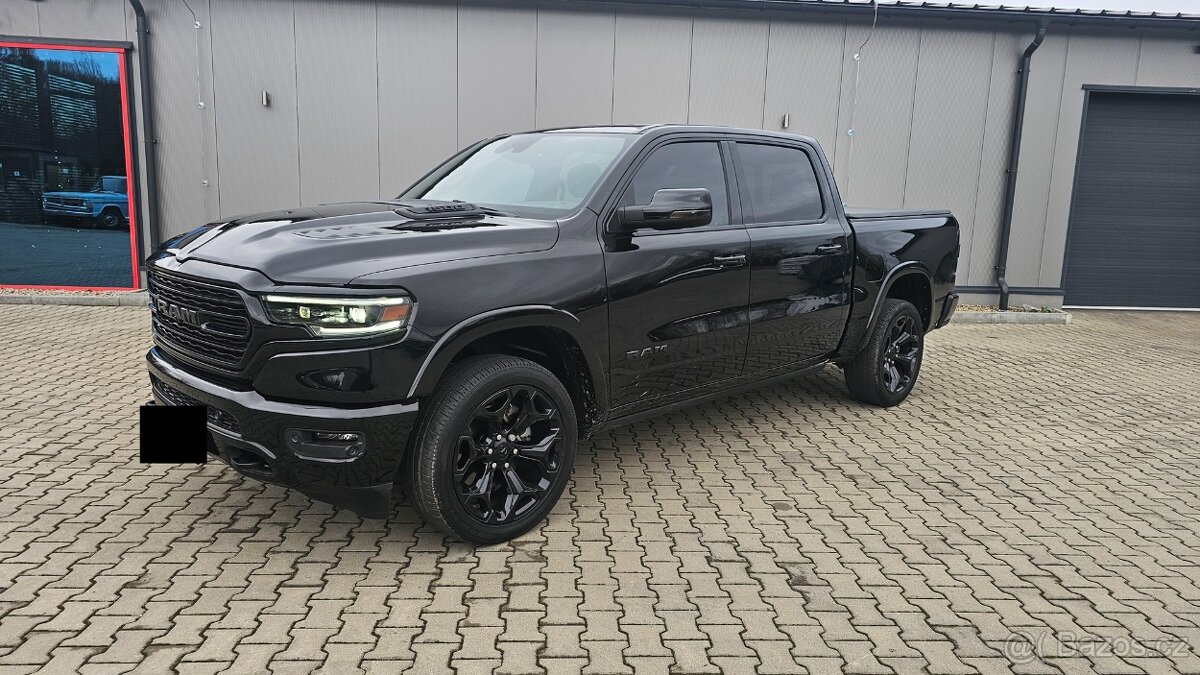 Dodge Ram 1500 Limited Black Head-up pneumatika