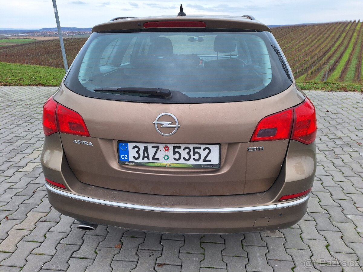 OPEL ASTRA SPORT TOURER 2,0 - 121 KW - 3