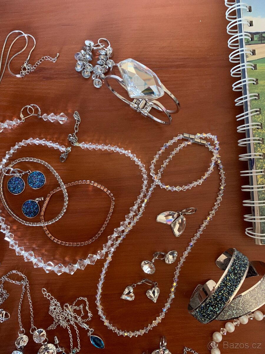 Sbírka bižuterie se Swarovski + stříbrné šperky, dětské náuš - 3