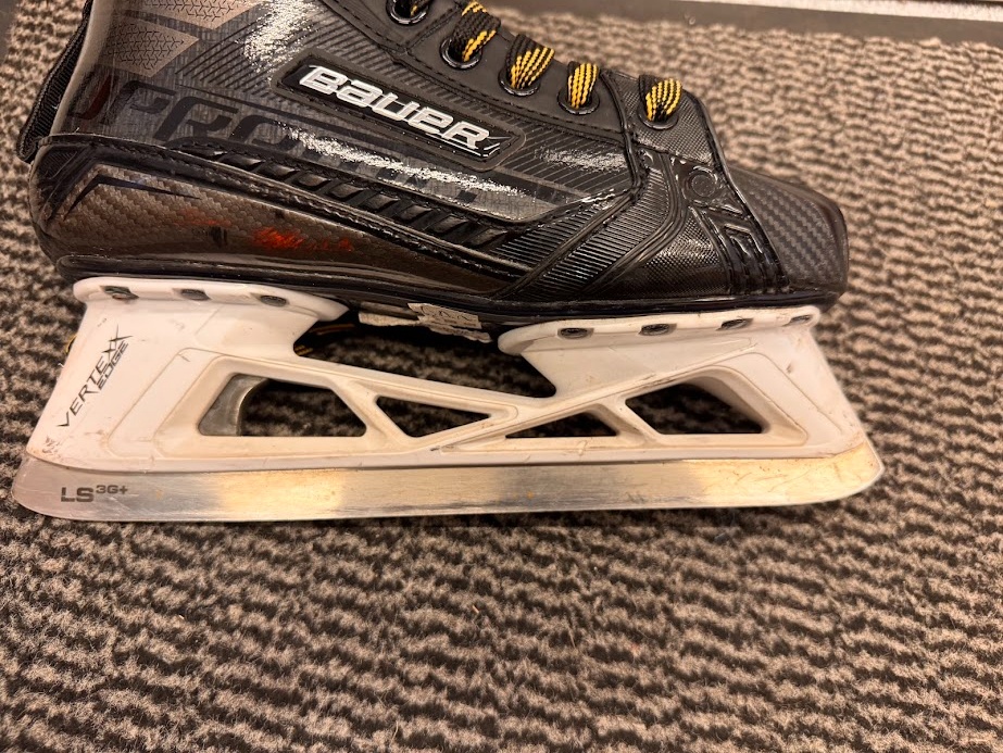 BRANKÁŘSKÉ BRUSLE BAUER SUPREME 3S PRO vel. 39/5 EE - 3