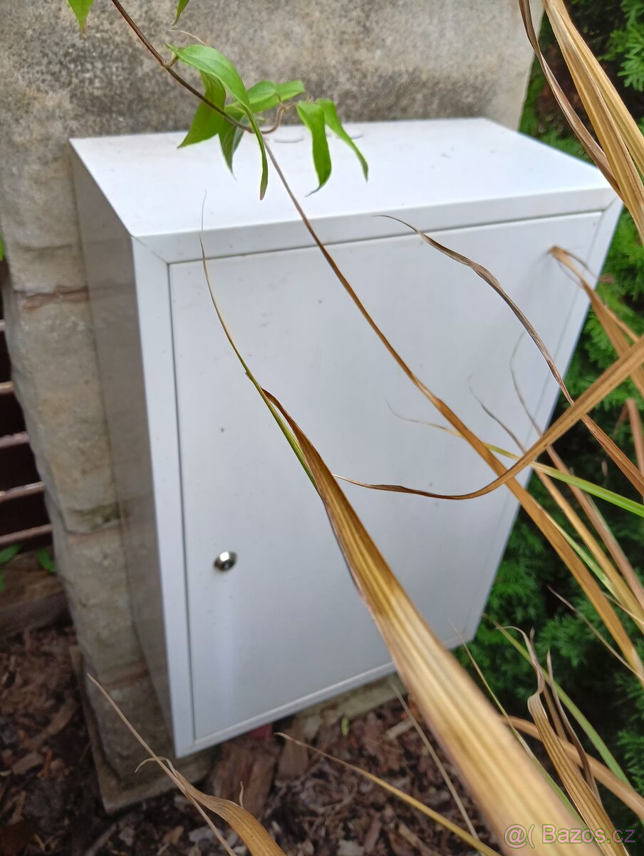 Elektromer a plechová rozvodová skříň - 3