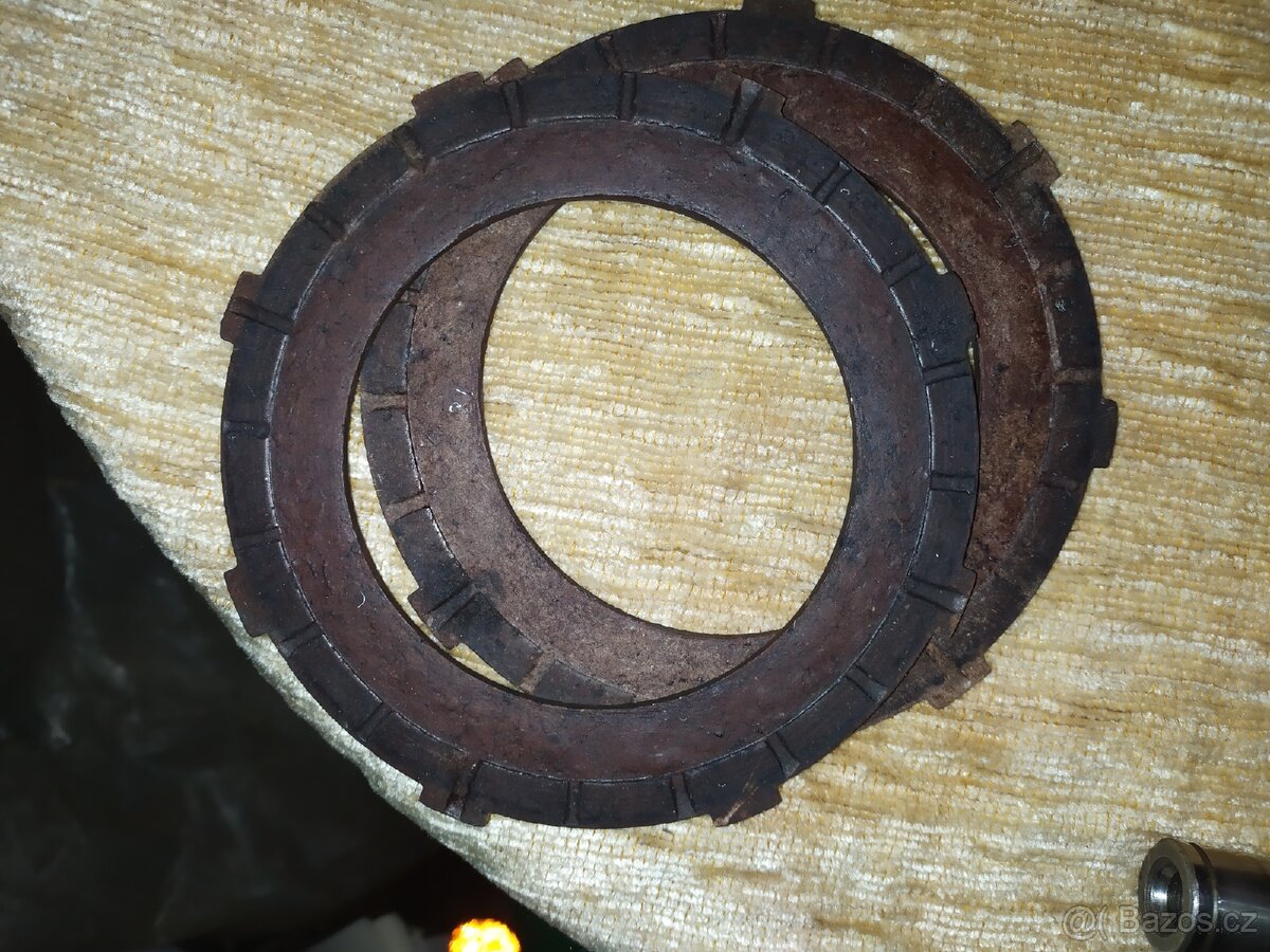 Staré náhradní díly - 3