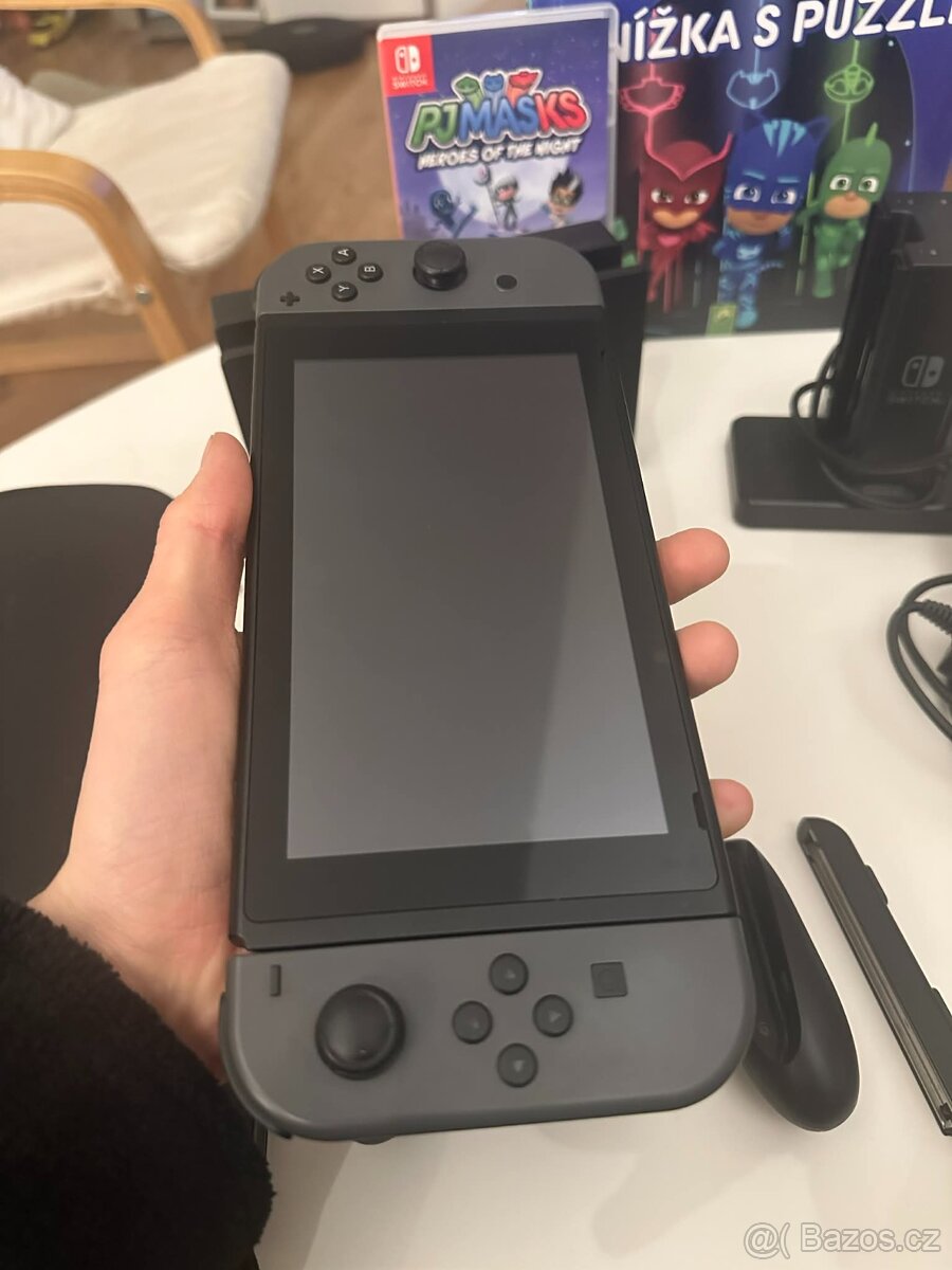 Nintendo switch V2 + krásné příslušenství - 3