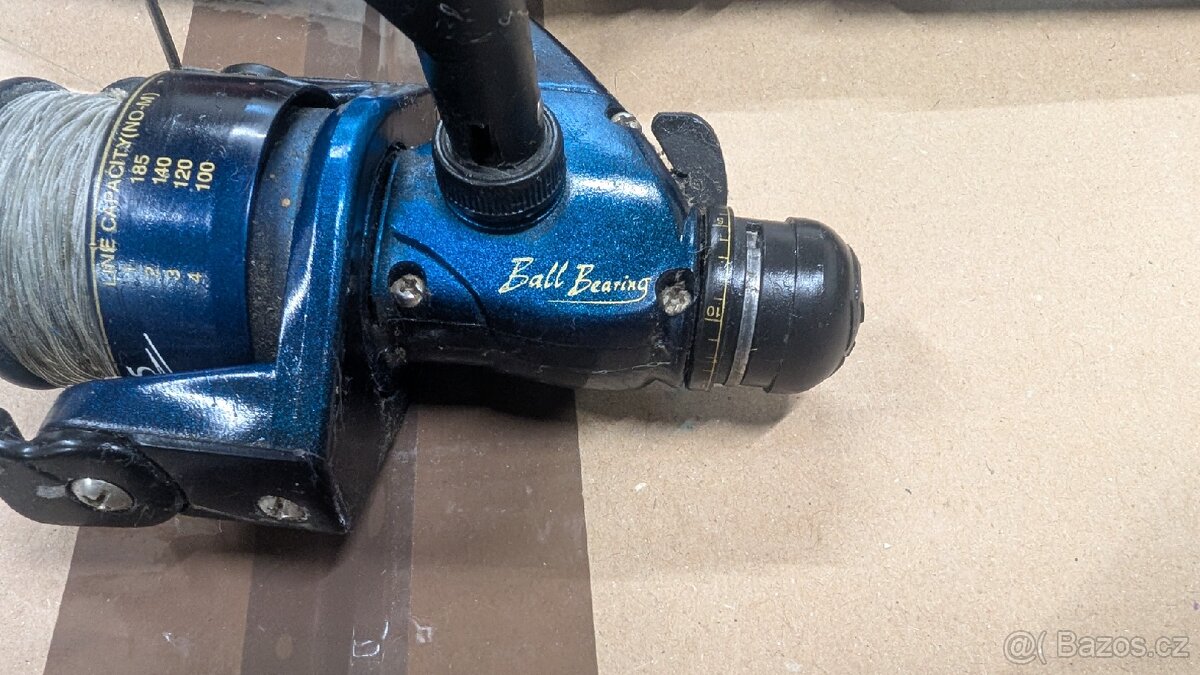 Rybářské pruty s navijáky a podběrák - 3