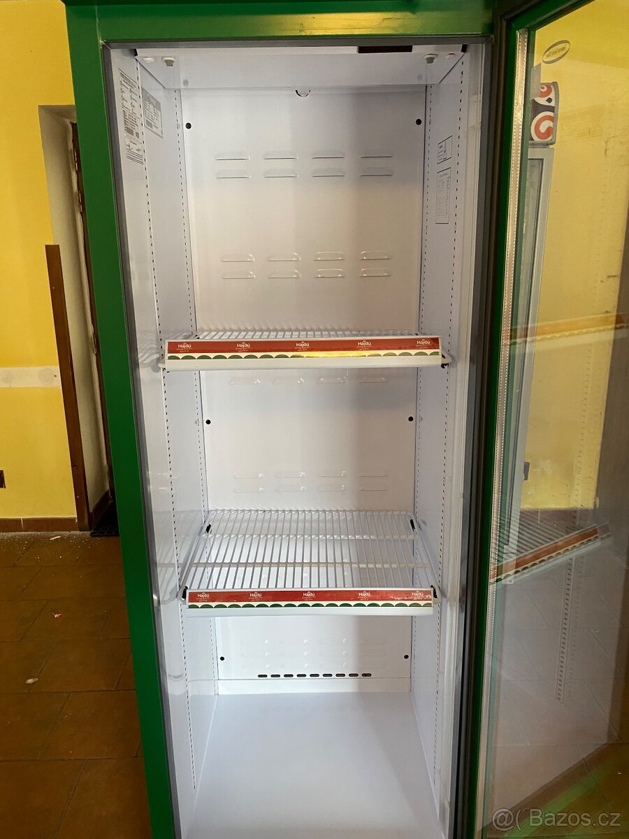 Prosklena vitrinova lednice - 3