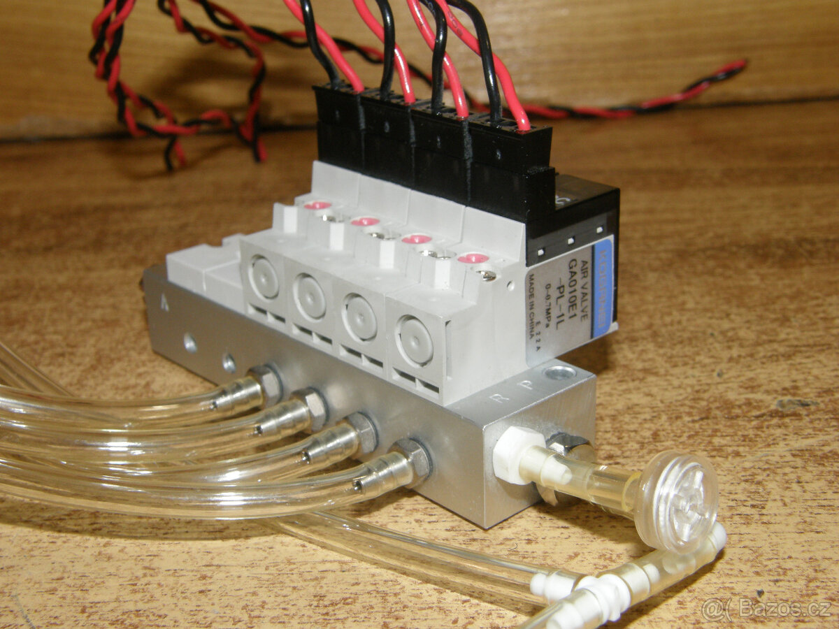 Pneumatický rozvaděč KOGANEI, 4 x ventil DC 12 V - 3