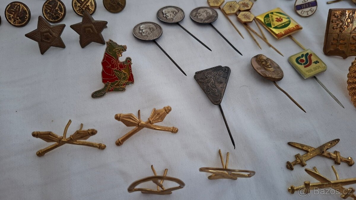 Různé odznaky z armády, včelařství, náboženství, atd - 3