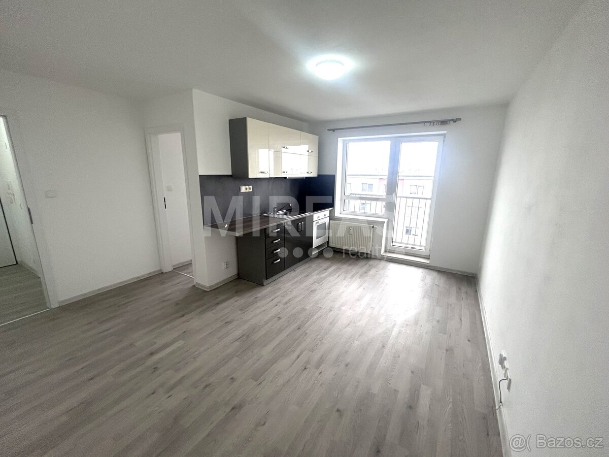 Milovice, pronájem bytu 2+kk/B + sklep, 32 m2, okr. Nymburk. - 3