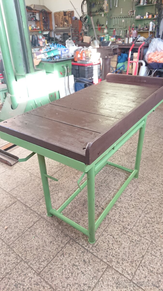 Dílenský ponk. - 3