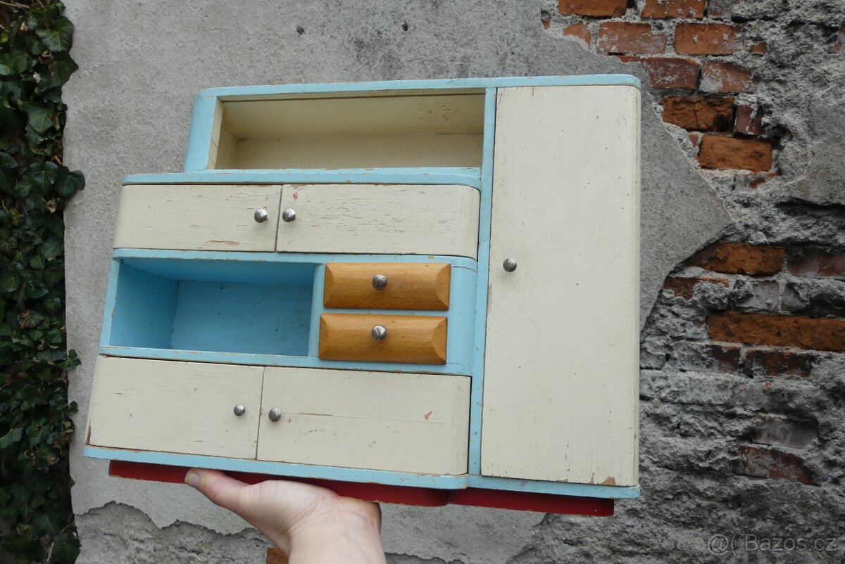 Dřevěný nábytek pro panenky, kuchyňka, kredenc - 3