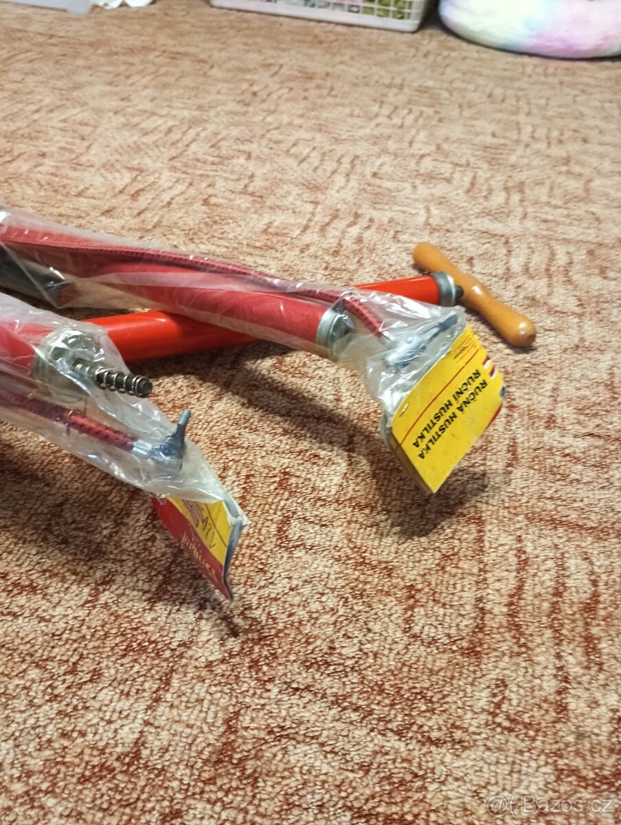 dvě nové a jedna zachovala ruční autopumpa - 3