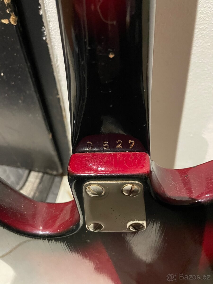 Jolana Iris baskytarista - 3