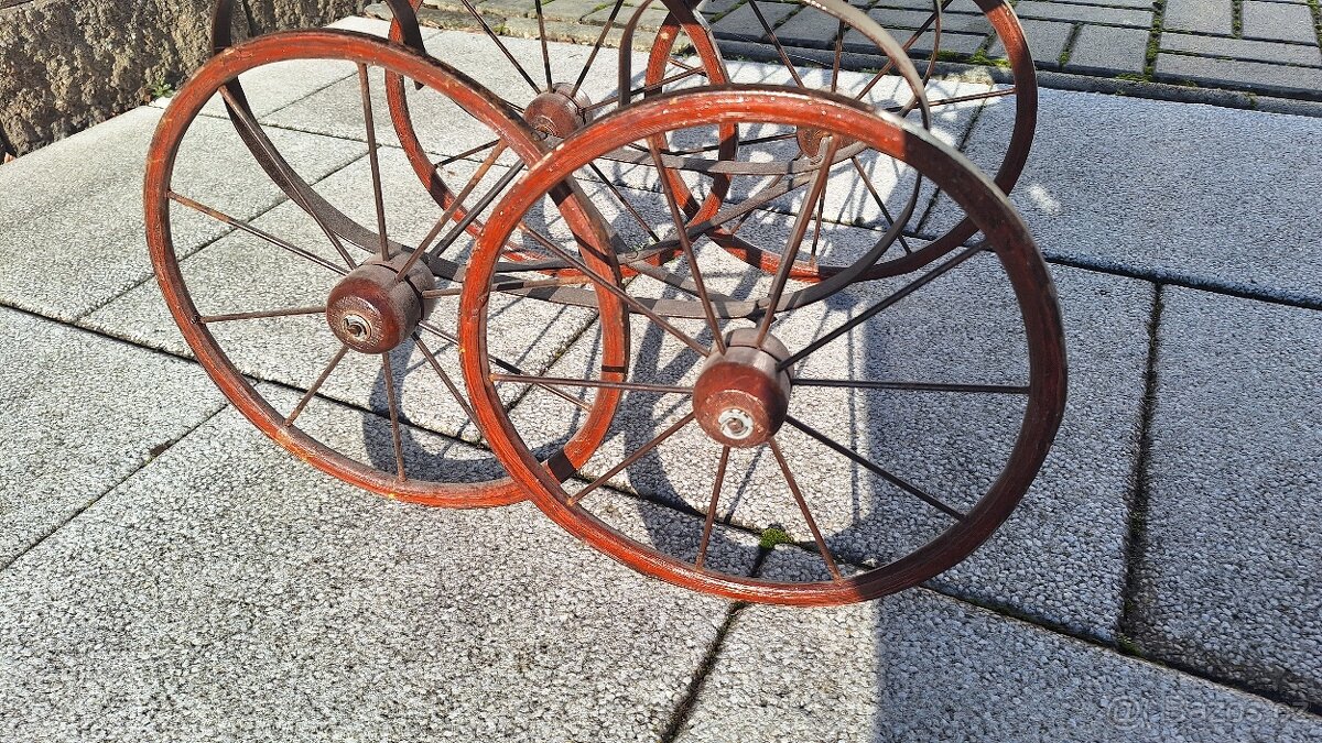 Starý kočárek pro panenky - 3