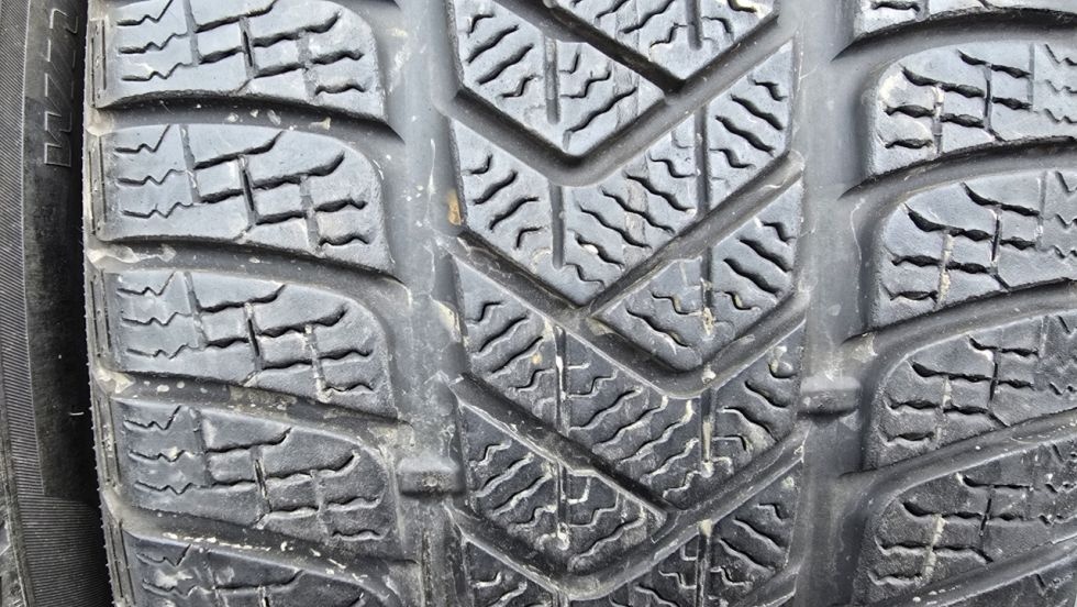 Zimní pneu 245/45/19 Pirelli - 3