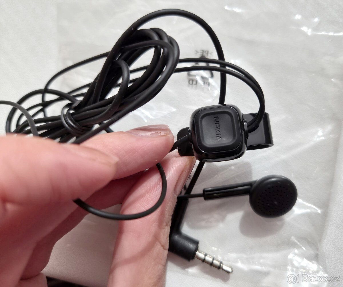 Černá sluchátka Nokia WH-102 Headset 3.5 jack - 3