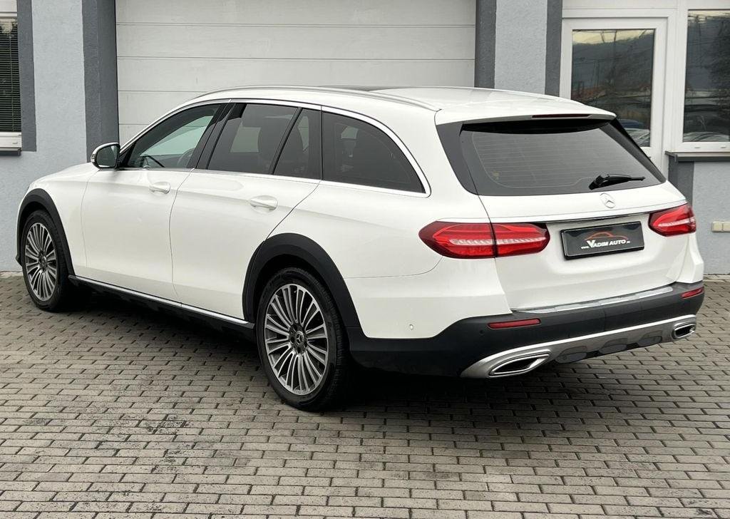 Mercedes-Benz Třídy E, E 220D 4MATIC ALL TERRAIN - 3
