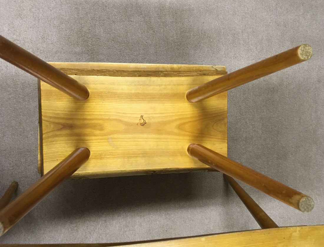 Prodám ÚLUV retro stůl a stolečky z masivu - 3