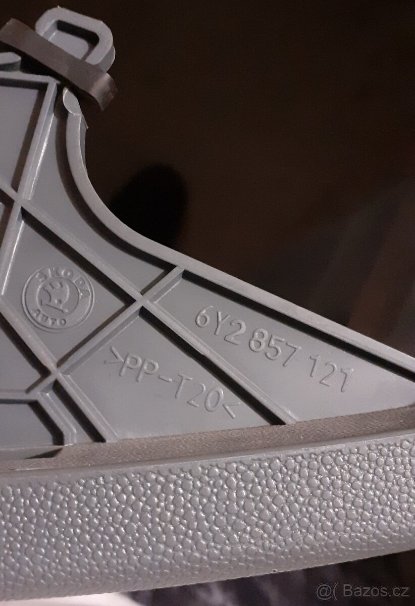 Víko schránky Fabia 1 (Anglie) - 3