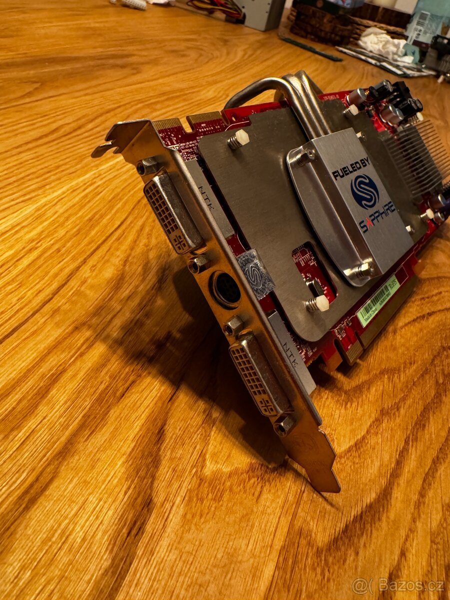 Sapphire Radeon HD 3850 Ultimate Edition - 3