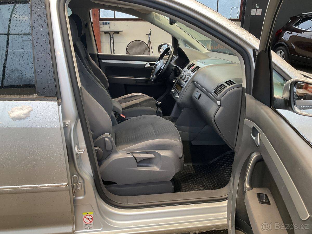 Touran 1.9TDI 77kW,7.Míst,Webasto,Tažné,Bez koroze - 3