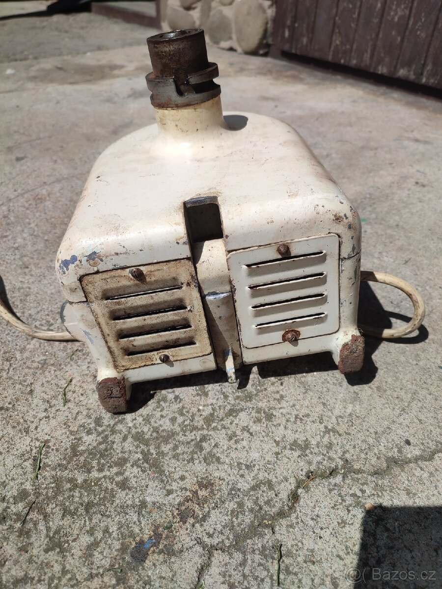 Robot UKS, elektromotor s převodovkou 220 V - 3